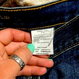 Cruel girl slim jeans. Resale on them practically brand new !!!